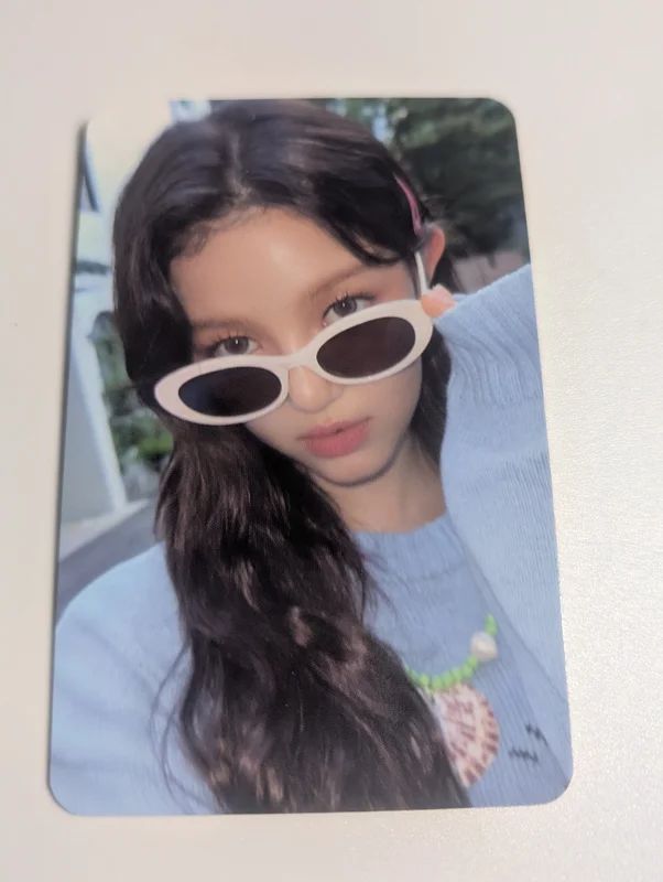 NewJeans 2024 SEASON'S GREETINGS