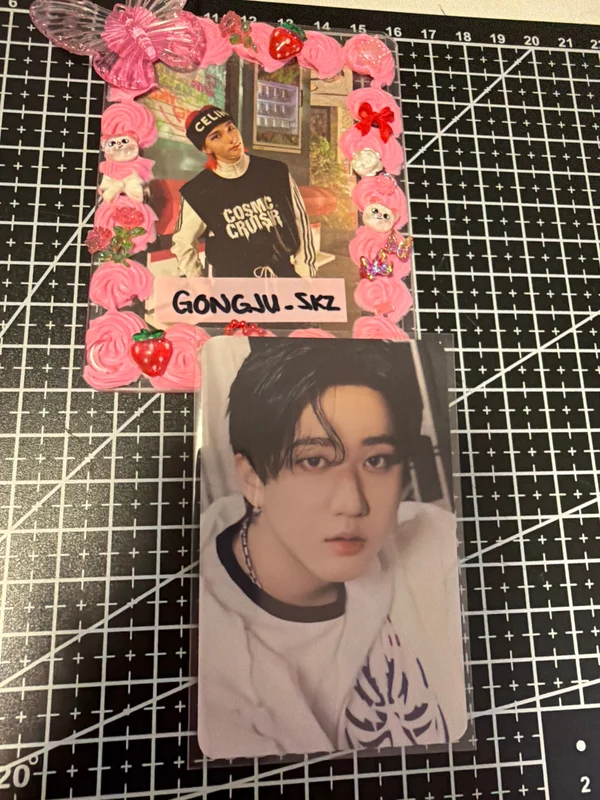 Stray Kids World Tour dominATE : celebrATE PHOTOCARD HOLDER