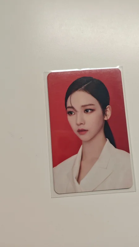 aespa KARINA 'MY WORLD ZIP-UP HOODIE' Photocard | Sold by