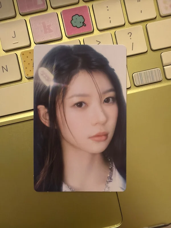 2025 ILLIT GLITTER DAY IN SEOUL TRADING CARD