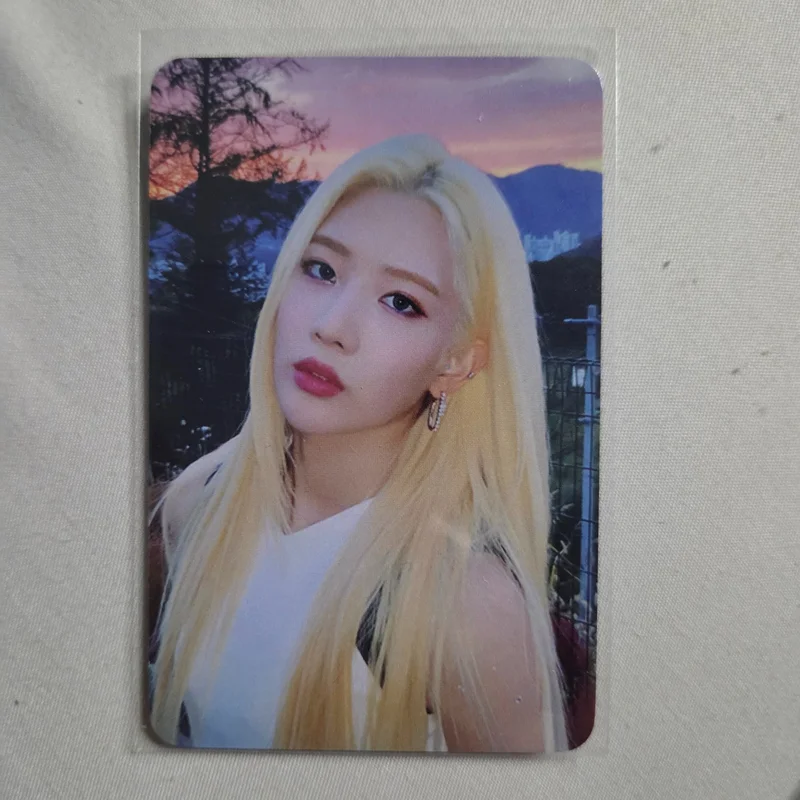 LOONATHEWORLD : Midnight Festival Photocard Set