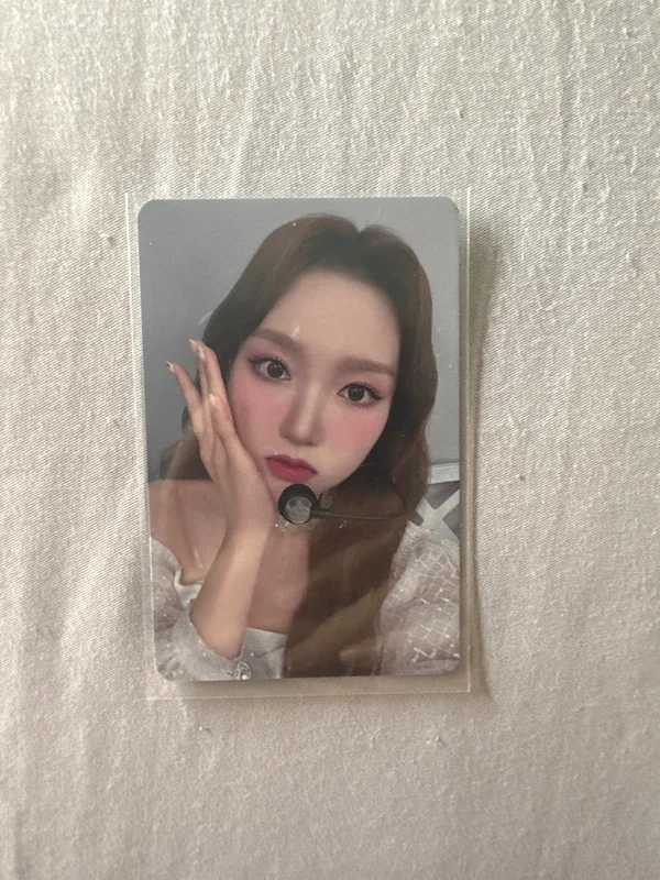 2022 LOONA 1st WORLD TOUR LOONATHEWORLD IN SEOUL MOOD LAMP & RANDOM PHOTO CARD