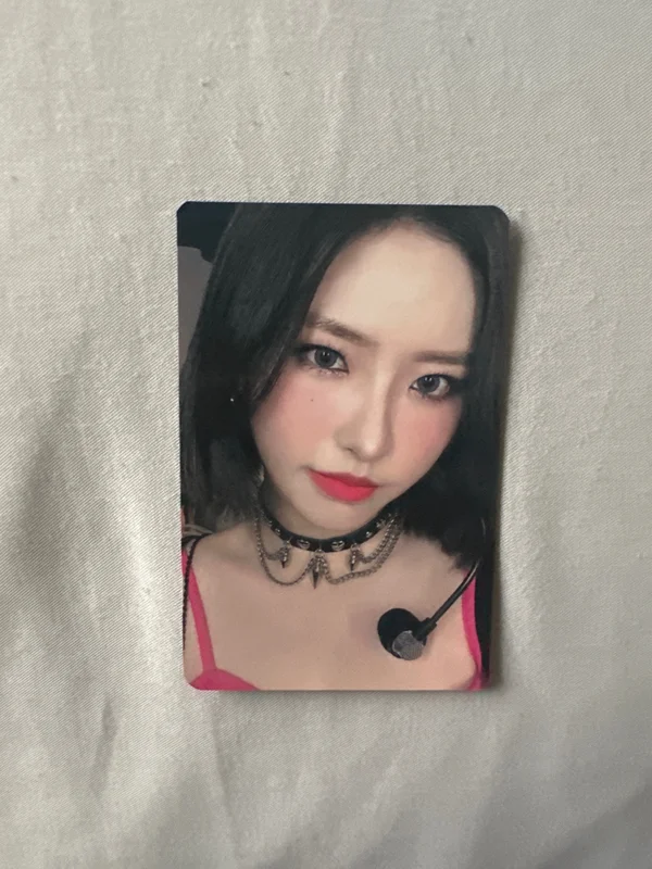 2022 LOONA 1st WORLD TOUR LOONATHEWORLD IN SEOUL TRADING CARD SET