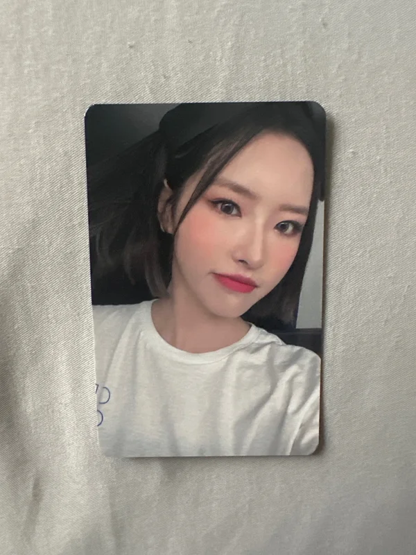 2022 LOONA 1st WORLD TOUR LOONATHEWORLD IN SEOUL TRADING CARD SET