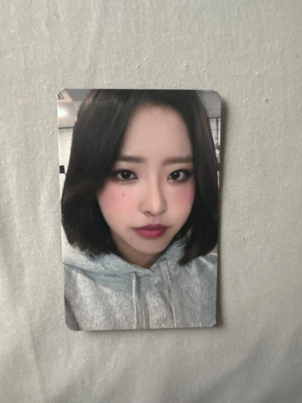 2022 LOONA 1st WORLD TOUR LOONATHEWORLD IN SEOUL TRADING CARD SET
