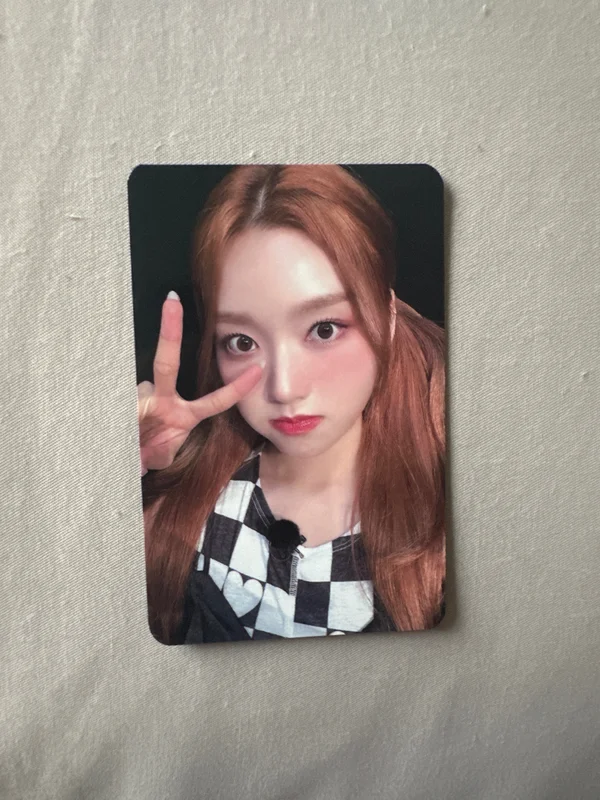 2022 LOONA 1st WORLD TOUR LOONATHEWORLD IN SEOUL TRADING CARD SET