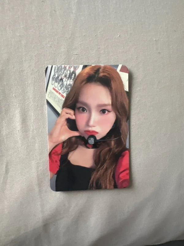 2022 LOONA 1st WORLD TOUR LOONATHEWORLD IN SEOUL TRADING CARD SET