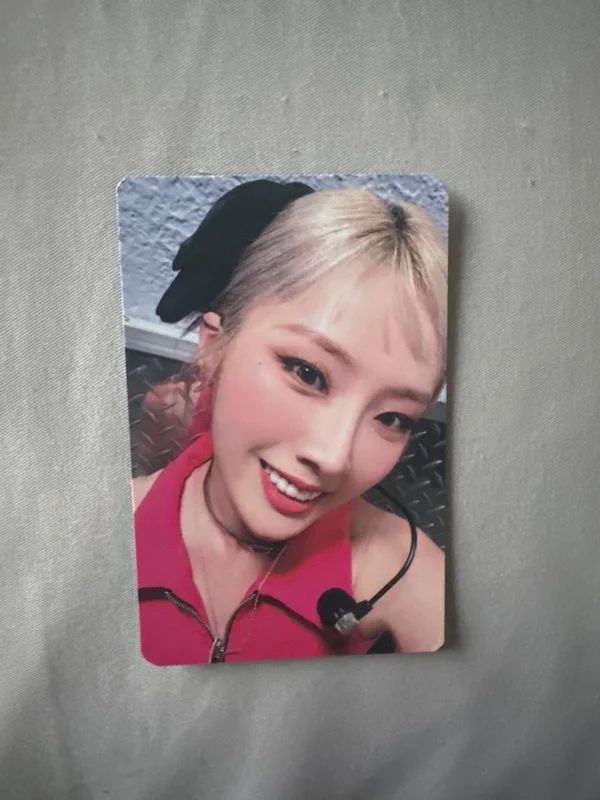 2022 LOONA 1st WORLD TOUR LOONATHEWORLD IN SEOUL TRADING CARD SET