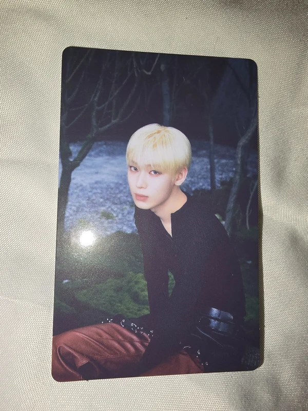 ENHYPEN WORLD TOUR WALK THE LINE Trading Card