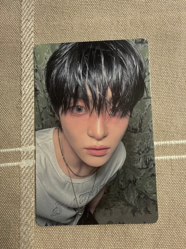 LOVE PULSE POP-UP STORE TREASURE MERCH PC