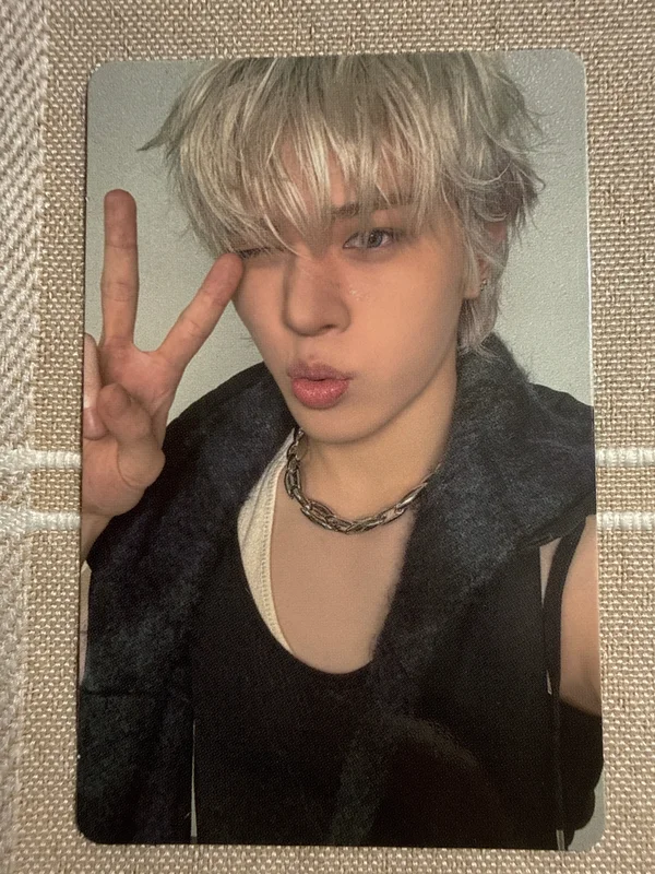 LOVE PULSE POP-UP STORE SILVER POUCH + PHOTOCARD SET