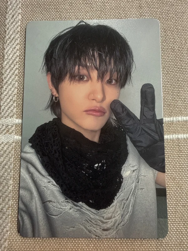 LOVE PULSE POP-UP STORE SILVER POUCH + PHOTOCARD SET