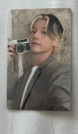 ATEEZ 2024 SEASON'S GREETINGS