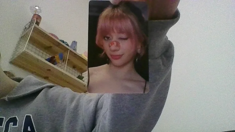 BEAUTIFUL CHAOS POP-UP STORE RANDOM TRADING CARD