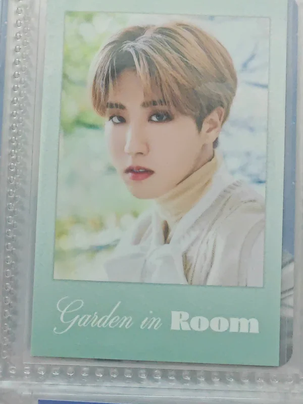 2022 SEASON'S GREETINGS Room,mates