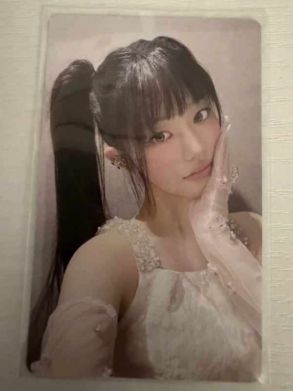 Minju bomb Weverse Albums ver.