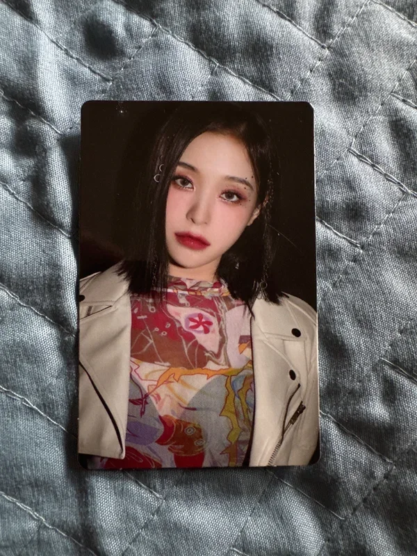 Apocalypse : Follow us T ver. LIMITED