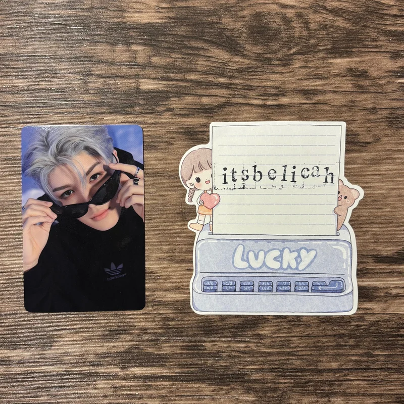 &Team First paw print tour | Photo card