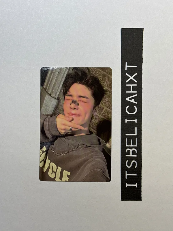 First Howling : NOW WEVERSE