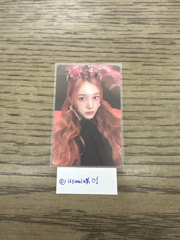 STAYC | J Metamorphic photocard