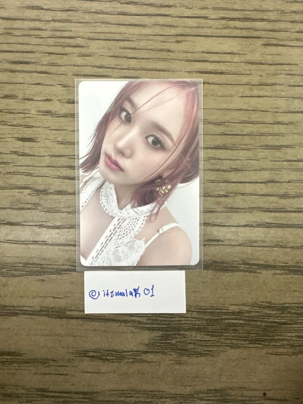 STAYC | J Metamorphic photocard