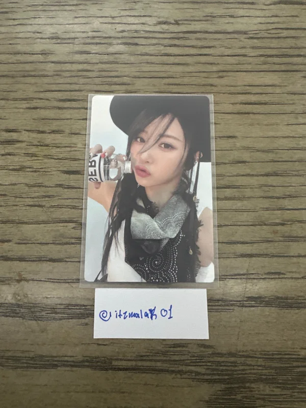 LE SSERAFIM | HUH YUNJIN Unforgiven photocard