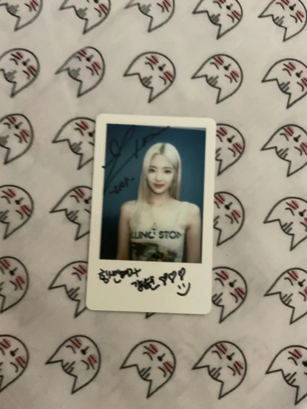 Lia polaroid