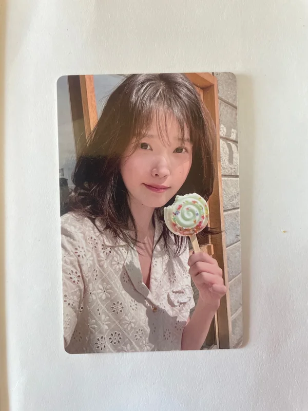 IU 2025 SEASON'S GREETINGS