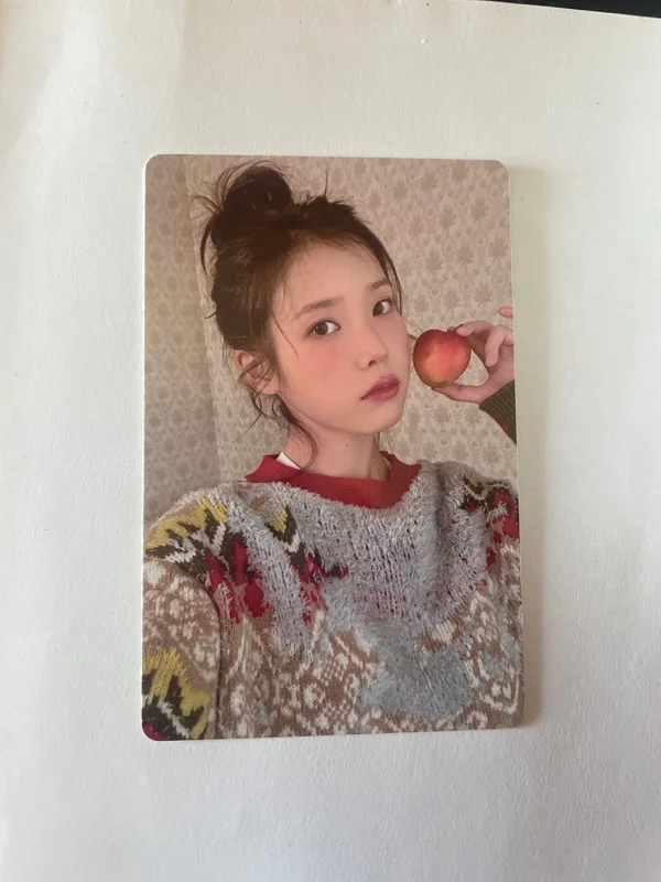 IU 2025 SEASON'S GREETINGS