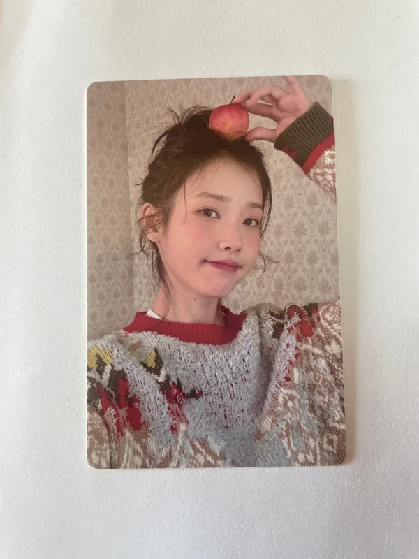 IU 2025 SEASON'S GREETINGS