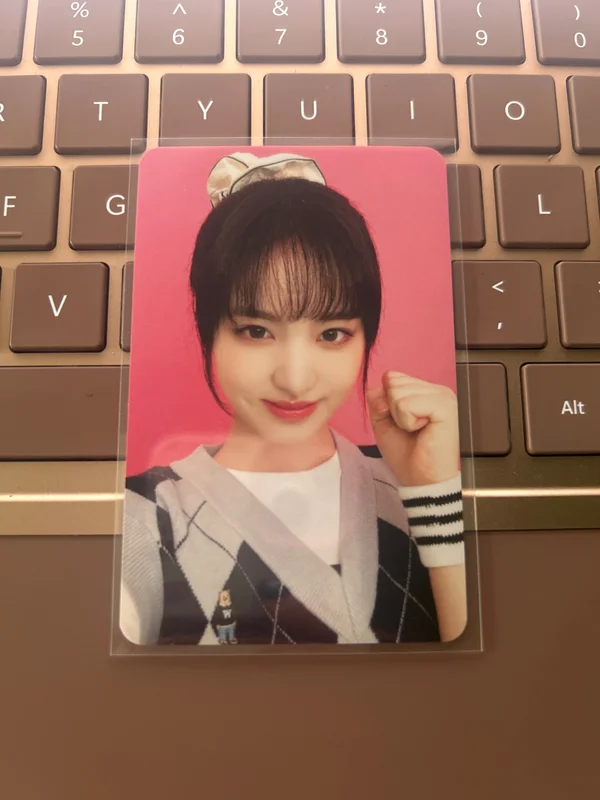 2023 SEASON'S GREETINGS : READY, GET SET, IVE!