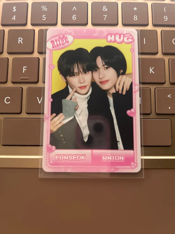 HUG RANDOM TRADING CARD HUG Ver.