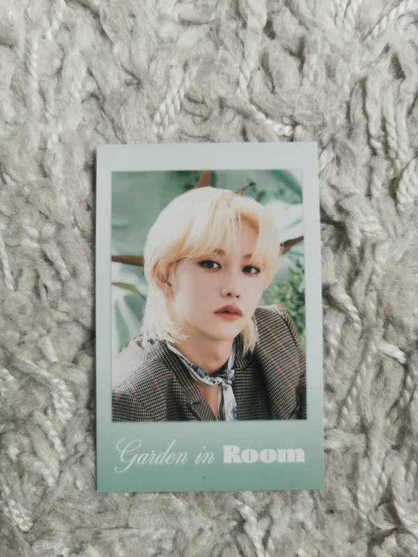 2022 SEASON'S GREETINGS Room,mates