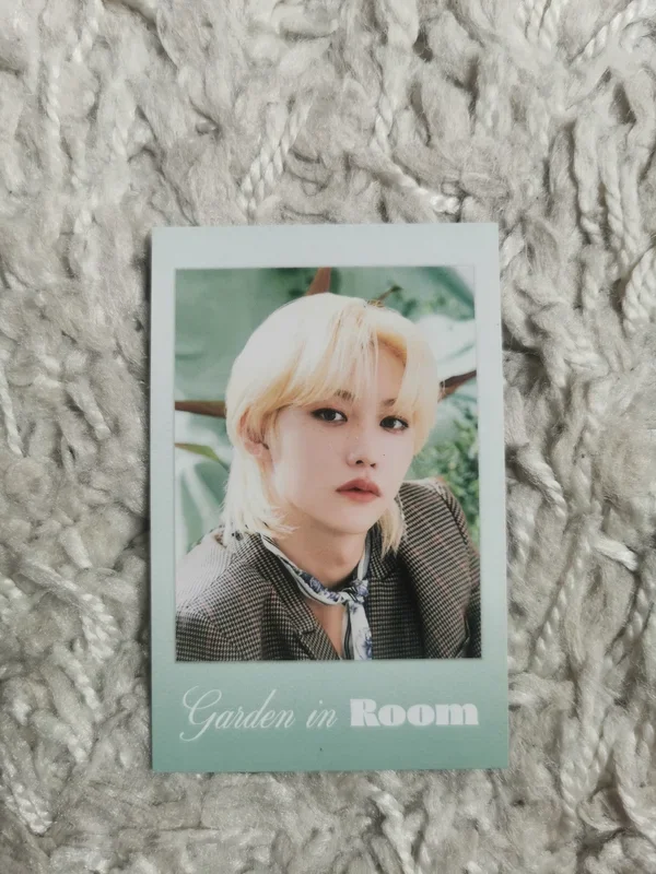 2022 SEASON'S GREETINGS Room,mates
