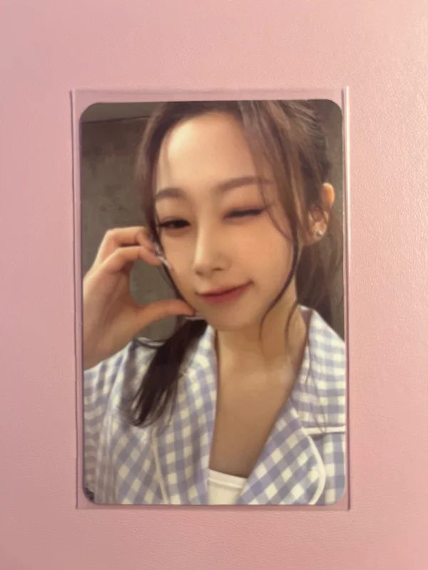 2022 PINK CHRISTMAS PHOTO CARD RANDOM PACK