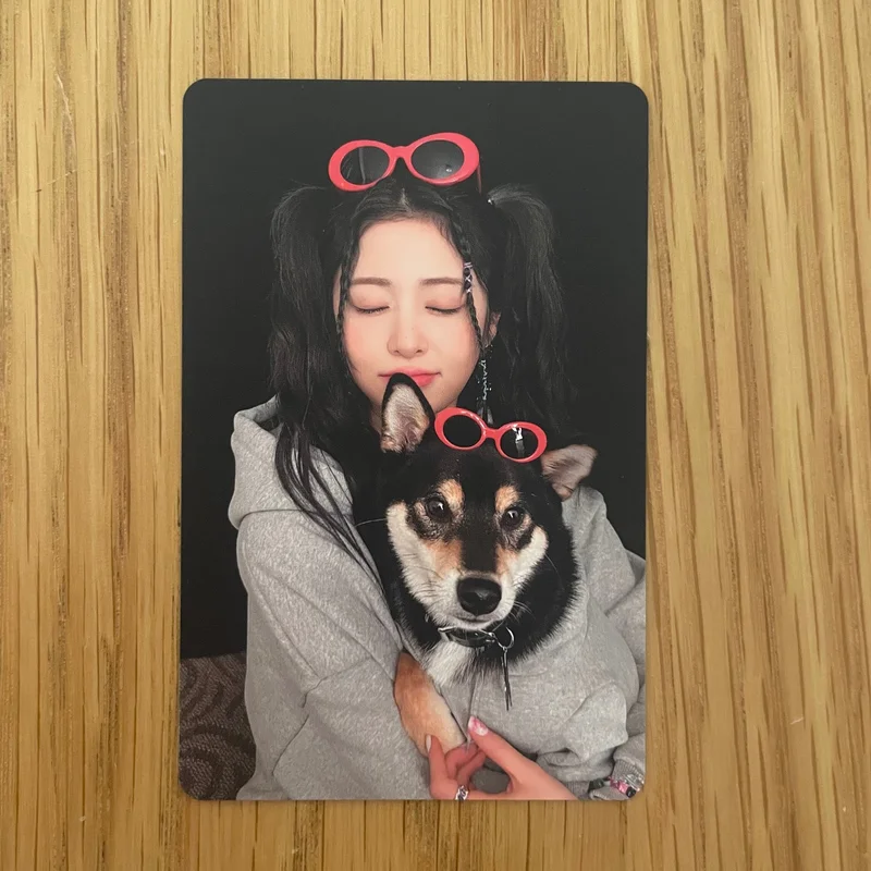 Yunjin UNFORGIVEN WEVERSE ALBUMS Ver.