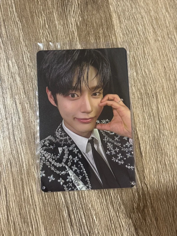 2024 ZEROBASEONE THE FIRST TOUR TIMELESS WORLD IN SEOUL TRADING CARD A VER.