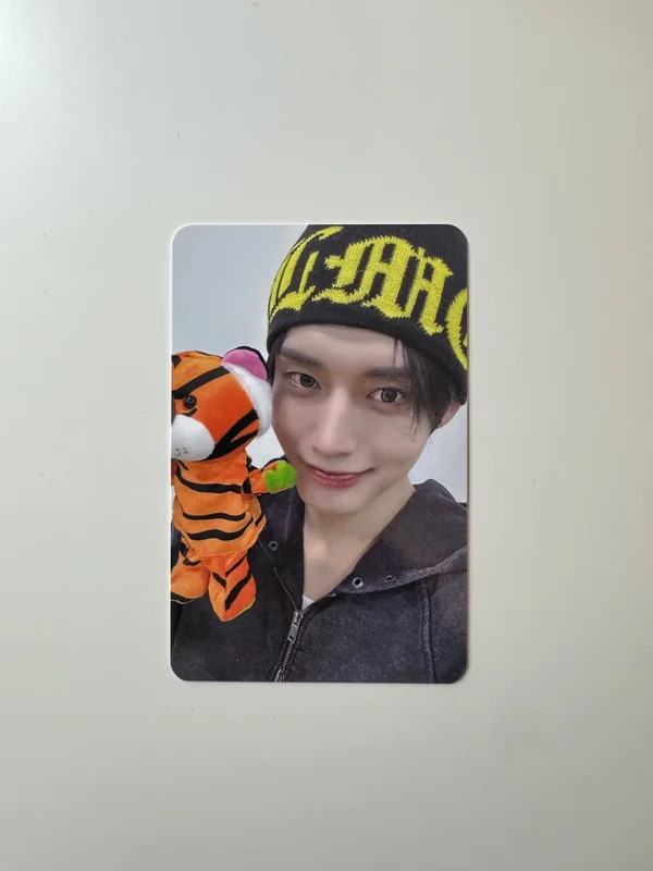 MELTING POINT PHOTOBOOK ver. EVERLINE LUCKY DRAW