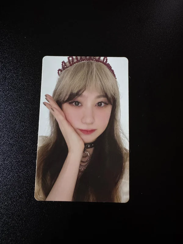 HUSH RUSH KiT album ver.