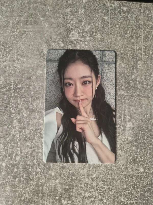 KISSOFLIFE JULIE 'KISS OF LIFE blip' Photocard | Sold by