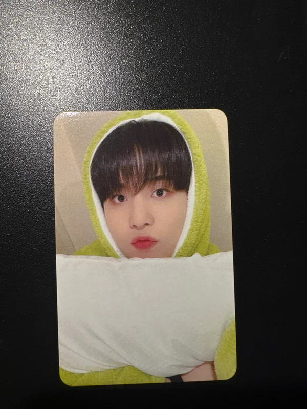 GOLDEN HOUR : Part.1 Hellolive shop LUCKY DRAW