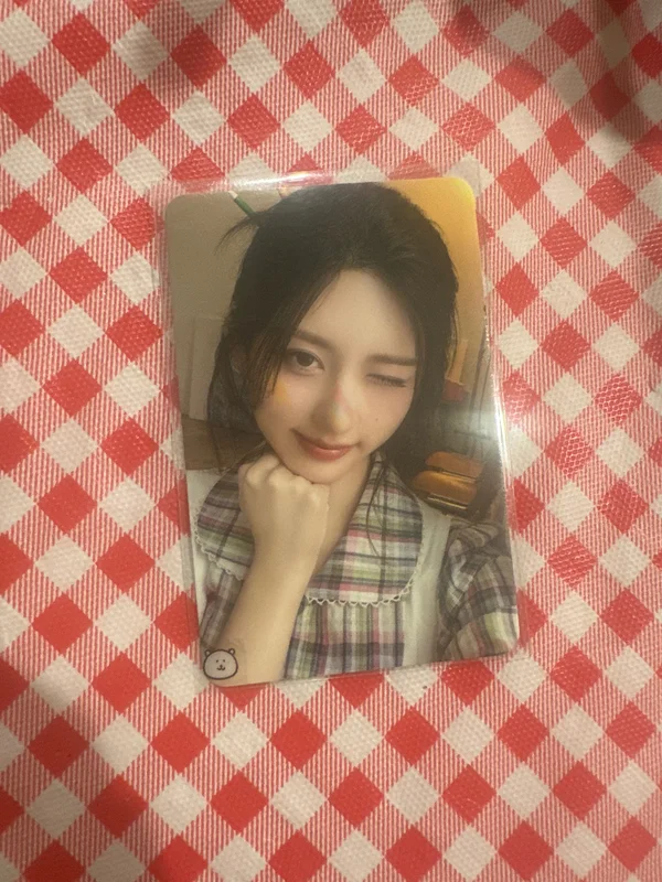 2025 SEASON'S GREETINGS [Colorful Days with IVE]