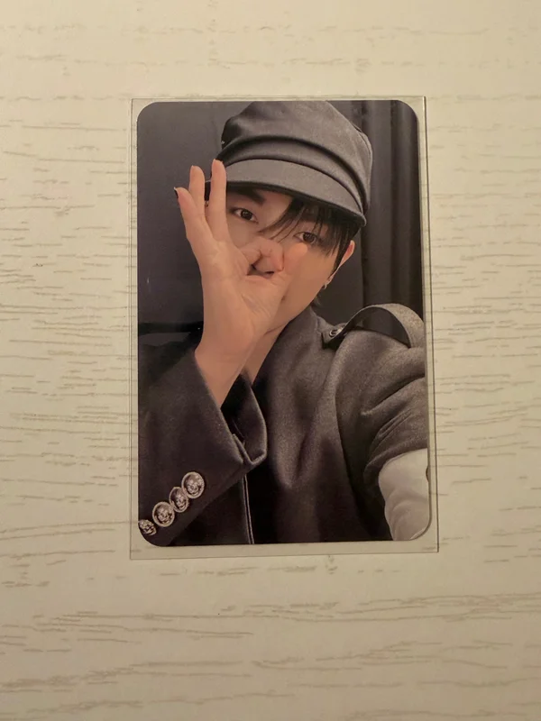 ATEEZ [TOWARDS THE LIGHT] IN EUROPE REPLICA LONG SLEEVE HONGJOONG PC