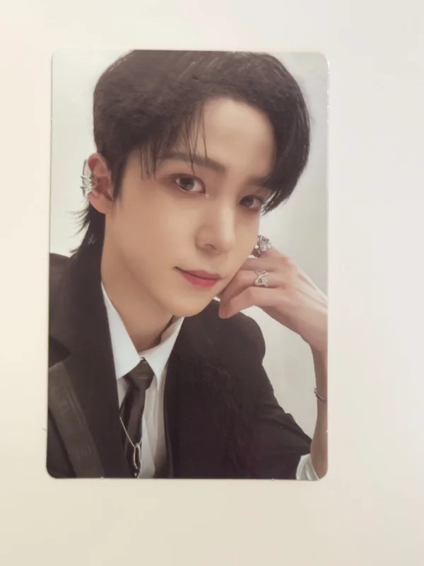 YUNHO- ATEEZ THE WORLD EP.2 : OUTLAW hello82