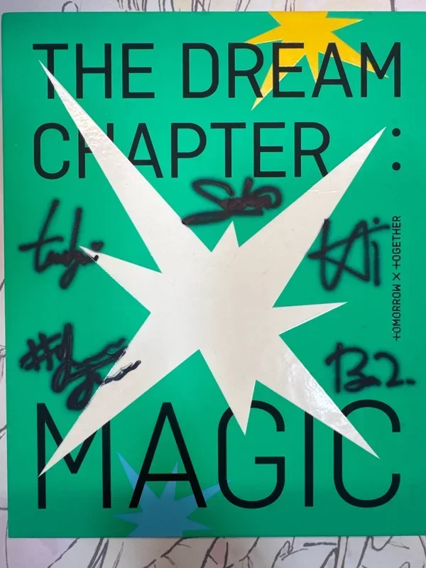 SIGNED ALBUM The Dream Chapter: Magic