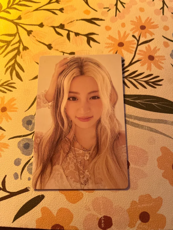 HOT Target Exclusive - YUNJIN