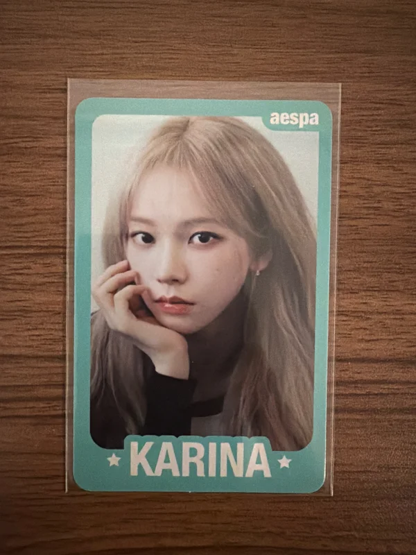 MY WORLD TRADING CARD SET D