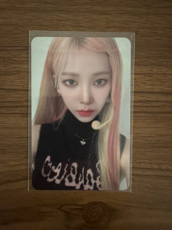 MY WORLD TRADING CARD SET D