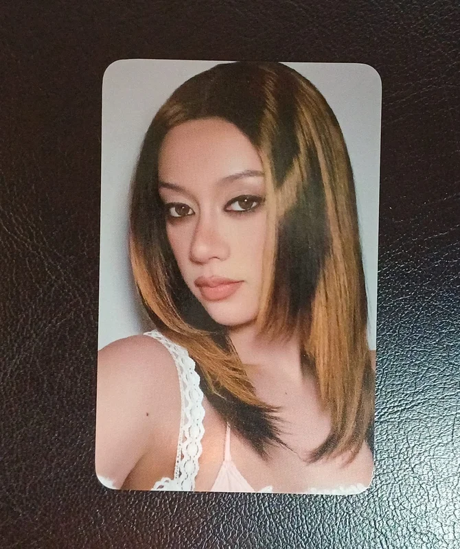 KATSEYE 'WILD' POP-UP in Seoul RANDOM TRADING CARD VER.B