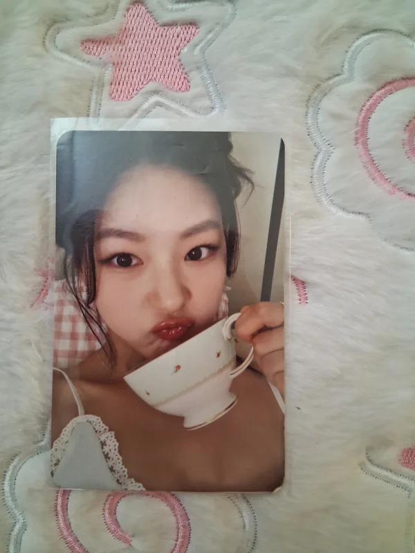 KISS OF LIFE 2025 Season's Greetings